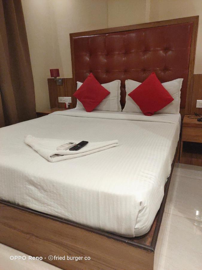 Aster Hotel Near Mumbai Airport Zewnętrze zdjęcie