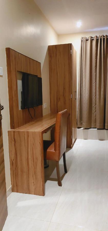 Aster Hotel Near Mumbai Airport Zewnętrze zdjęcie
