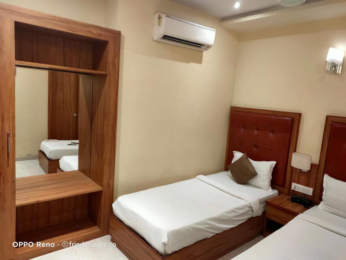 Aster Hotel Near Mumbai Airport Zewnętrze zdjęcie